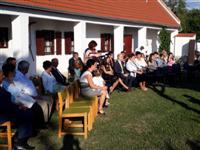 Esk�v� a n�prajzi h�zn�l