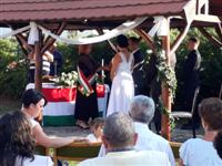 Esk�v� a n�prajzi h�zn�l
