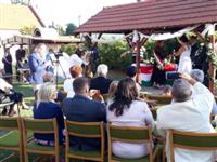 Esk�v� a n�prajzi h�zn�l