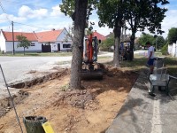Parkoló és urnatartó építése