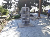 Parkoló és urnatartó építése
