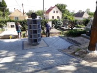 Parkoló és urnatartó építése